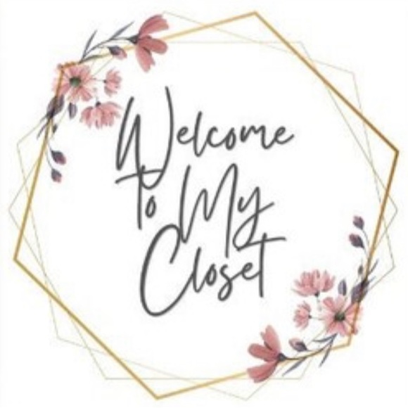 Meet your Posher, Maria G. - Picture 2 of 5